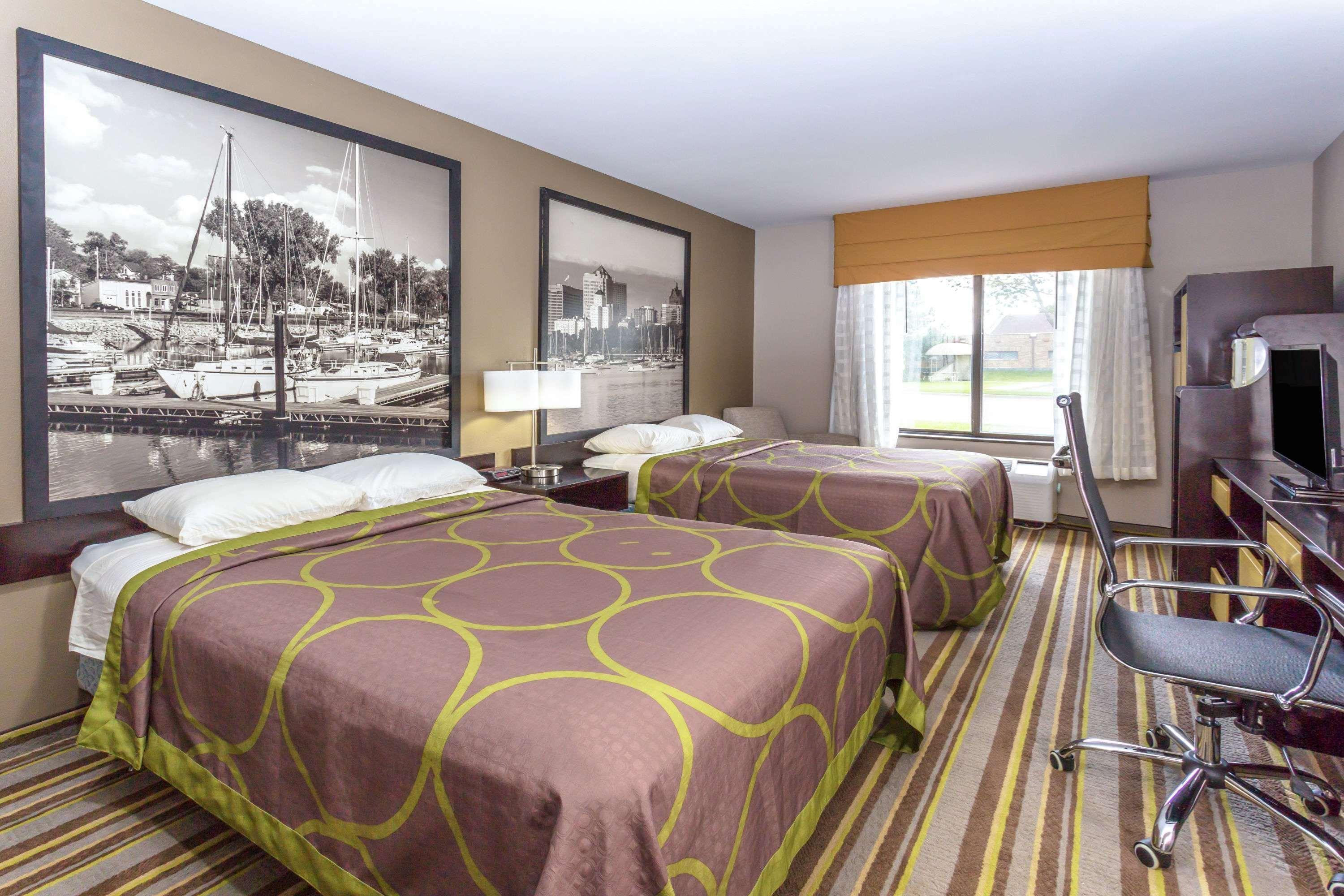 Delavan Inn And Suites מראה חיצוני תמונה