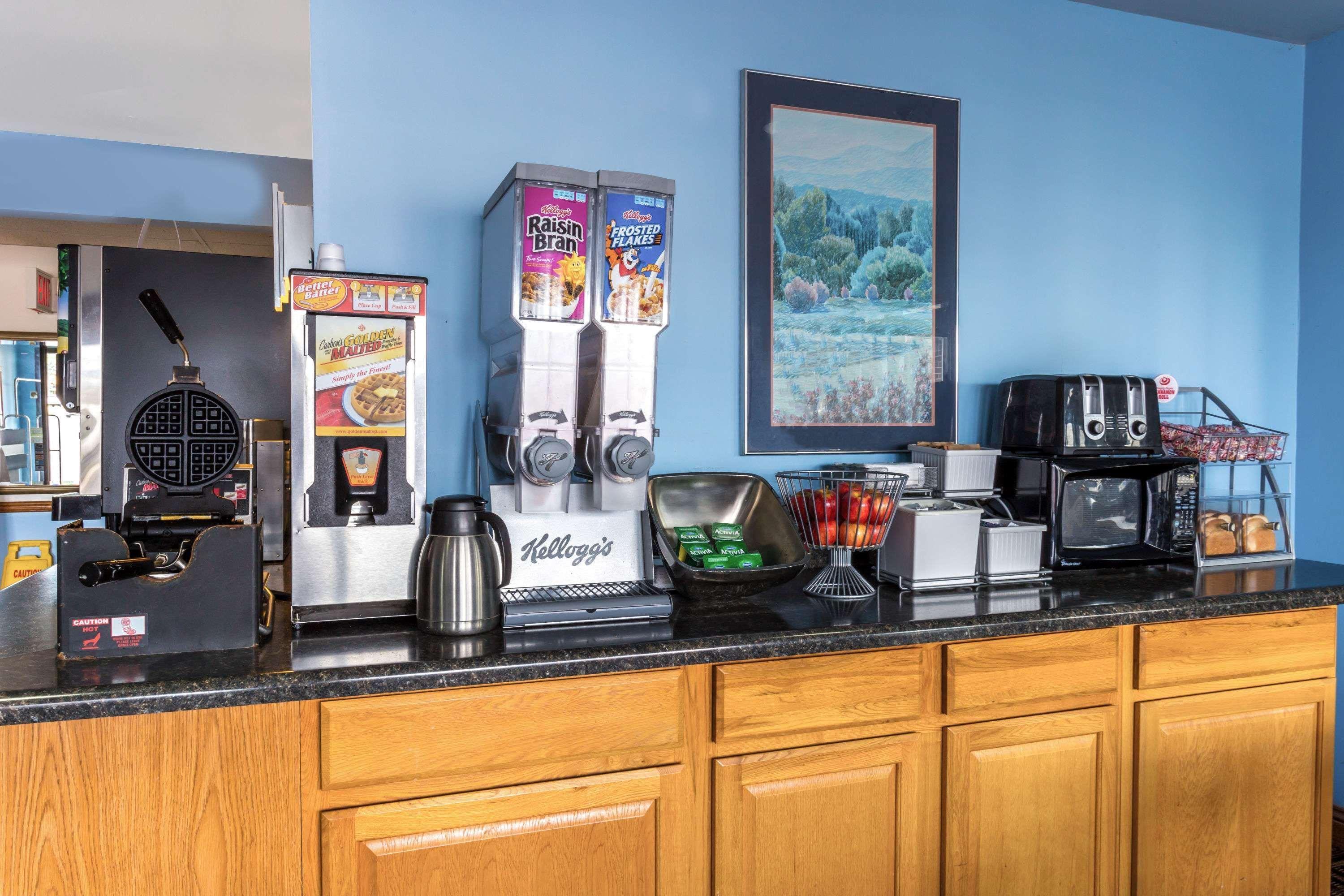 Delavan Inn And Suites מראה חיצוני תמונה
