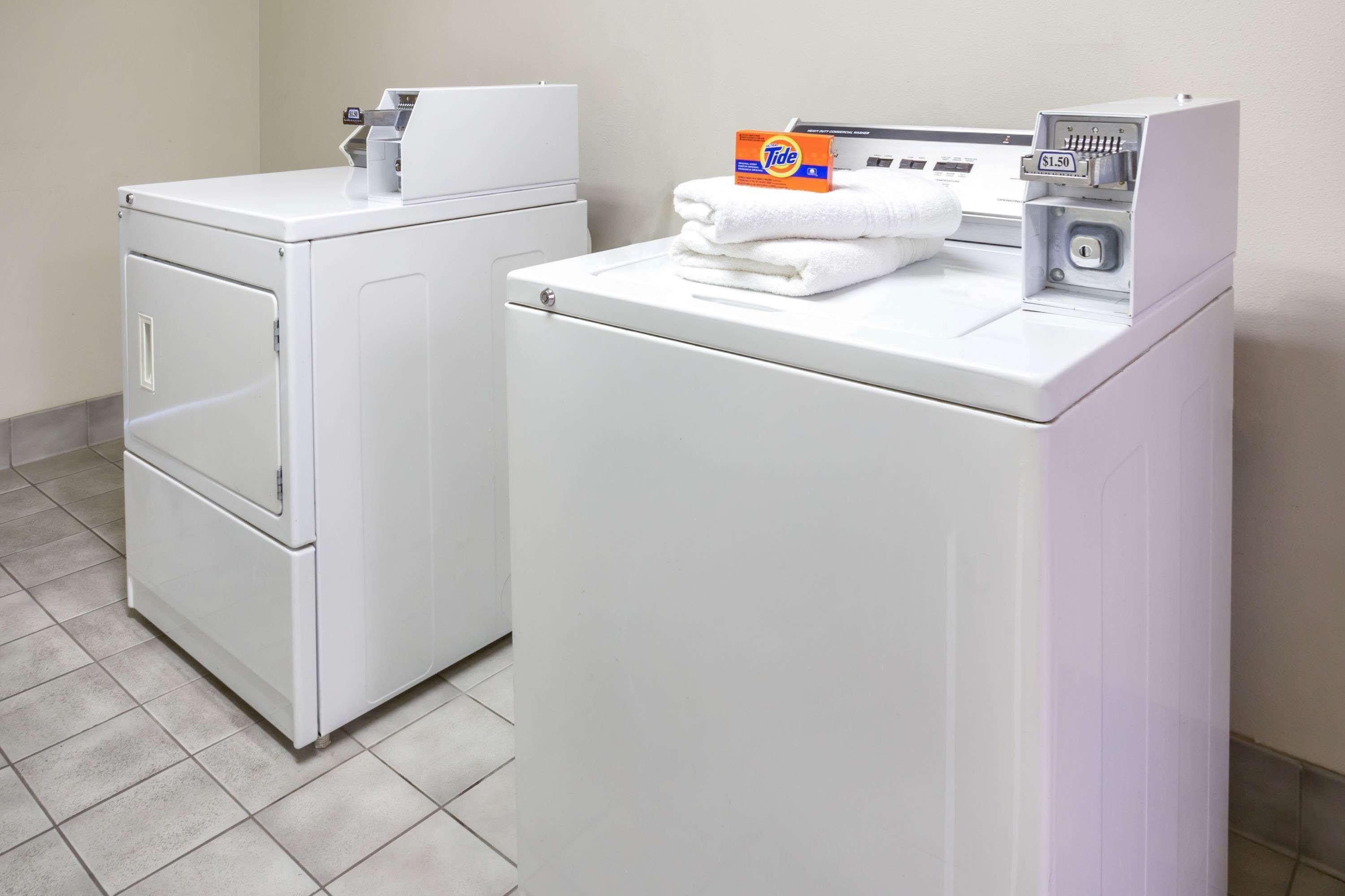 Delavan Inn And Suites מראה חיצוני תמונה