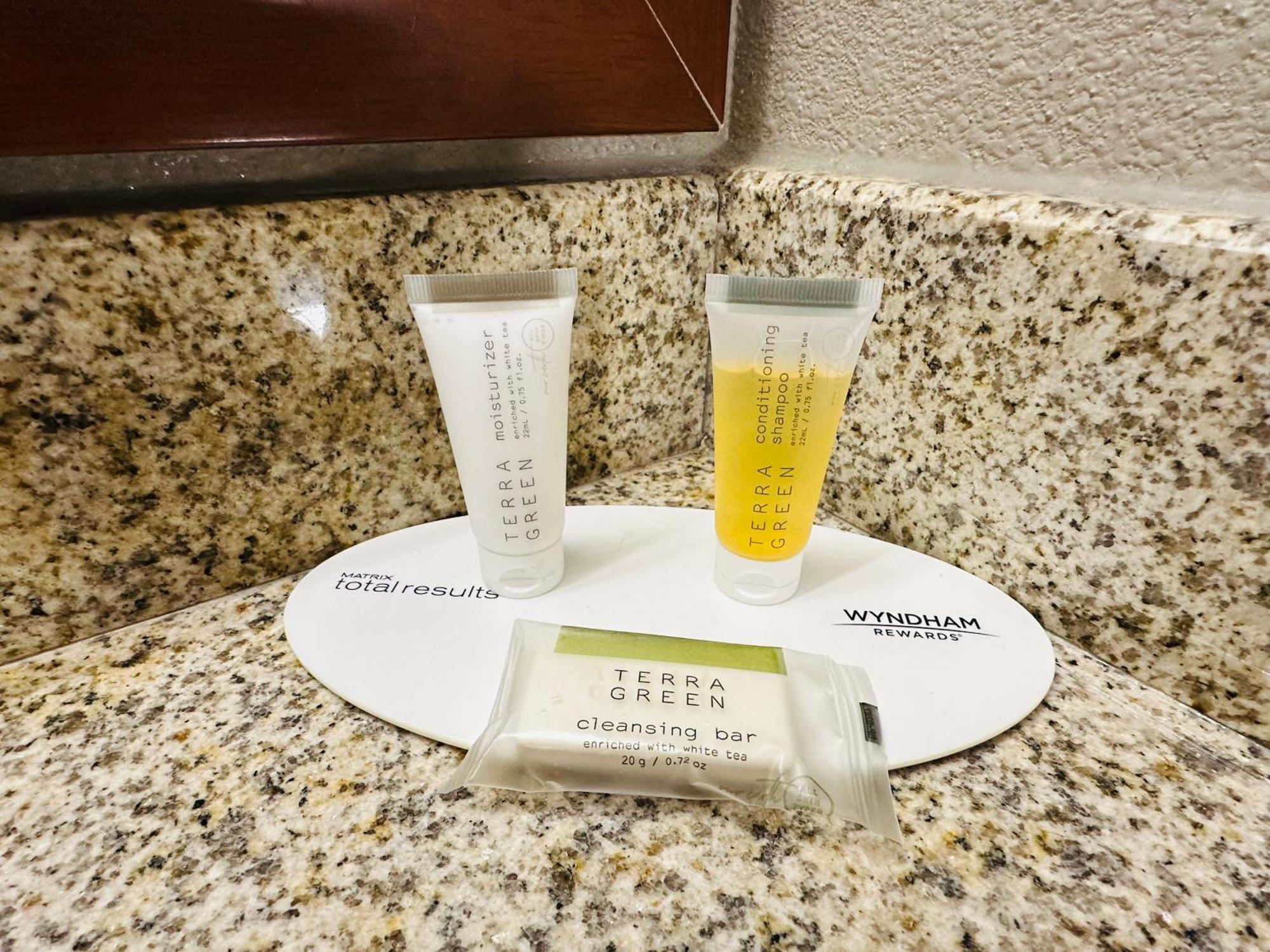 Delavan Inn And Suites מראה חיצוני תמונה