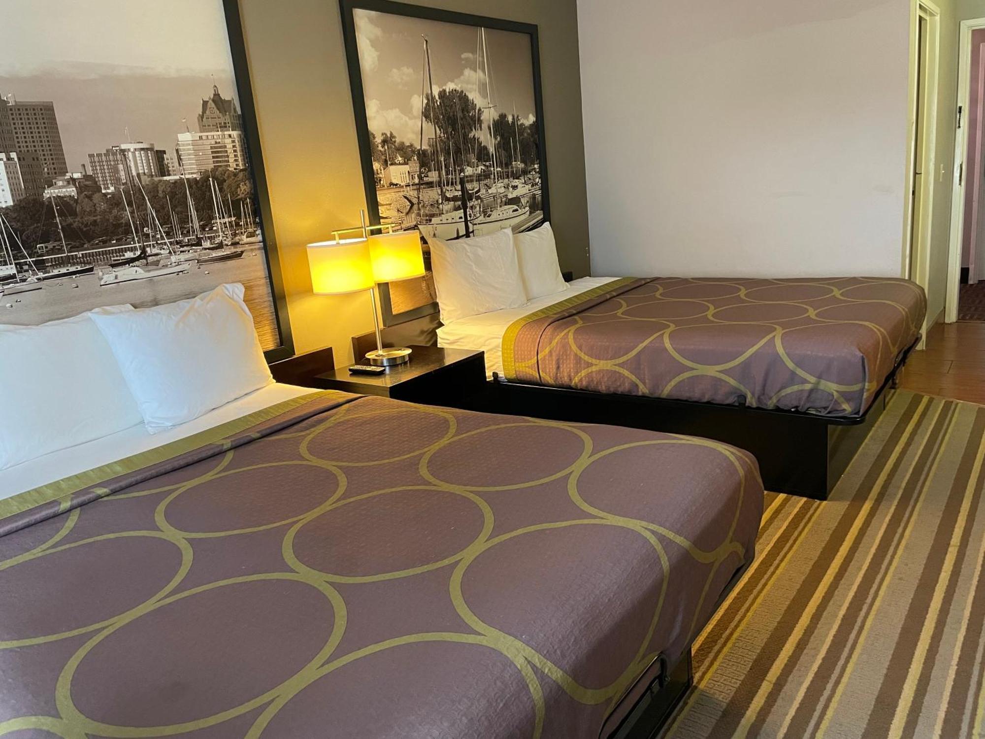 Delavan Inn And Suites מראה חיצוני תמונה