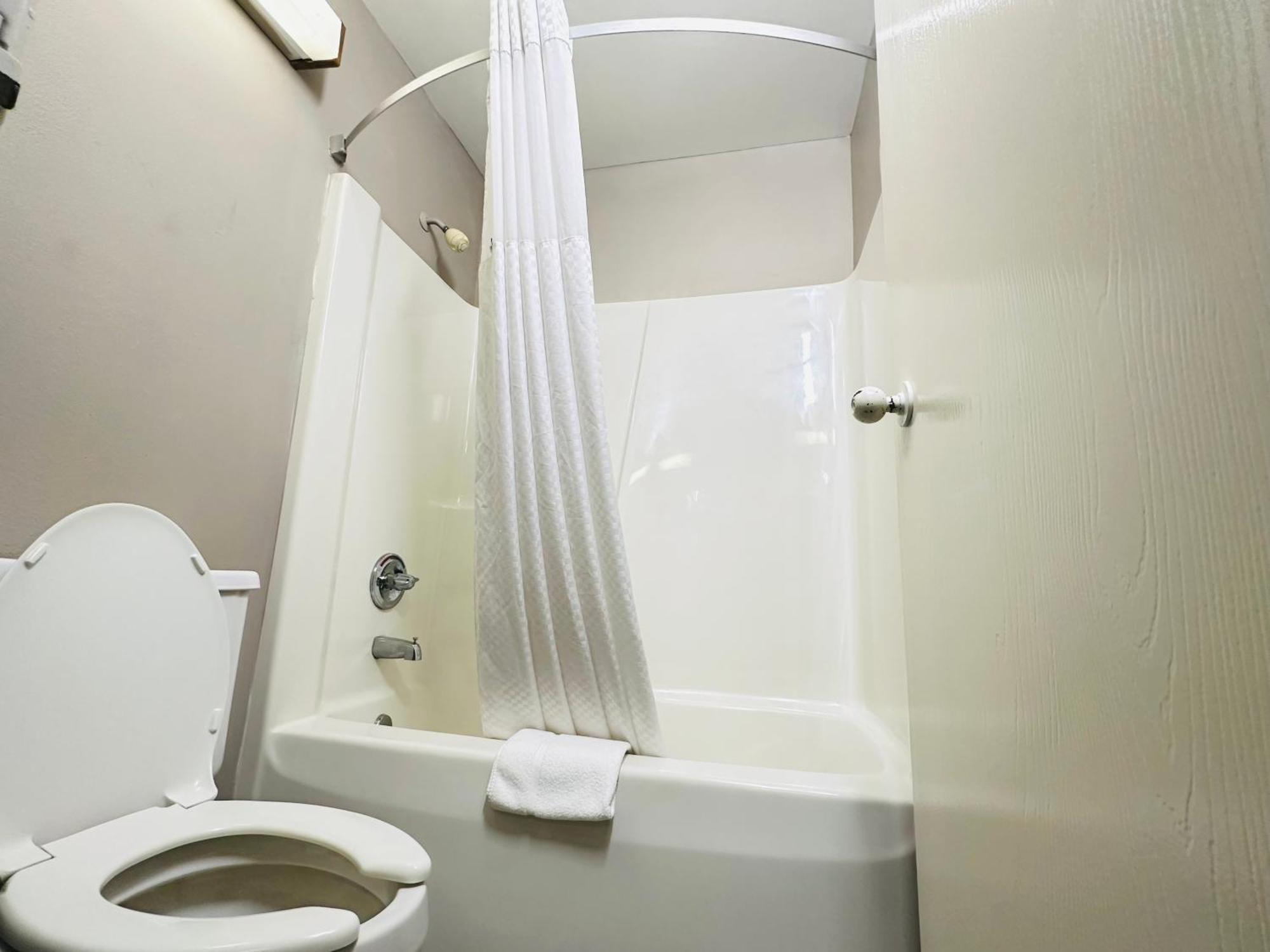Delavan Inn And Suites מראה חיצוני תמונה