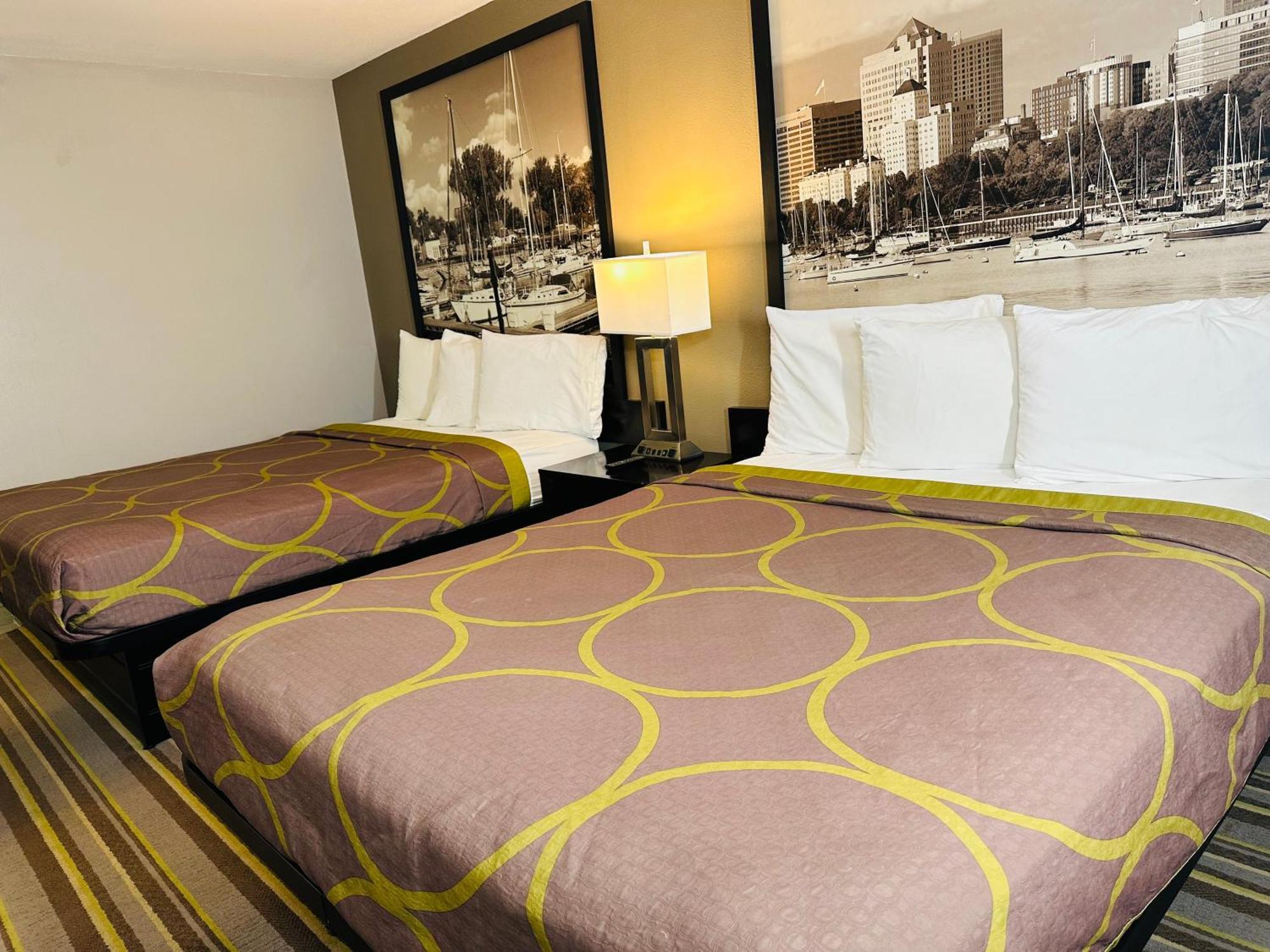 Delavan Inn And Suites מראה חיצוני תמונה