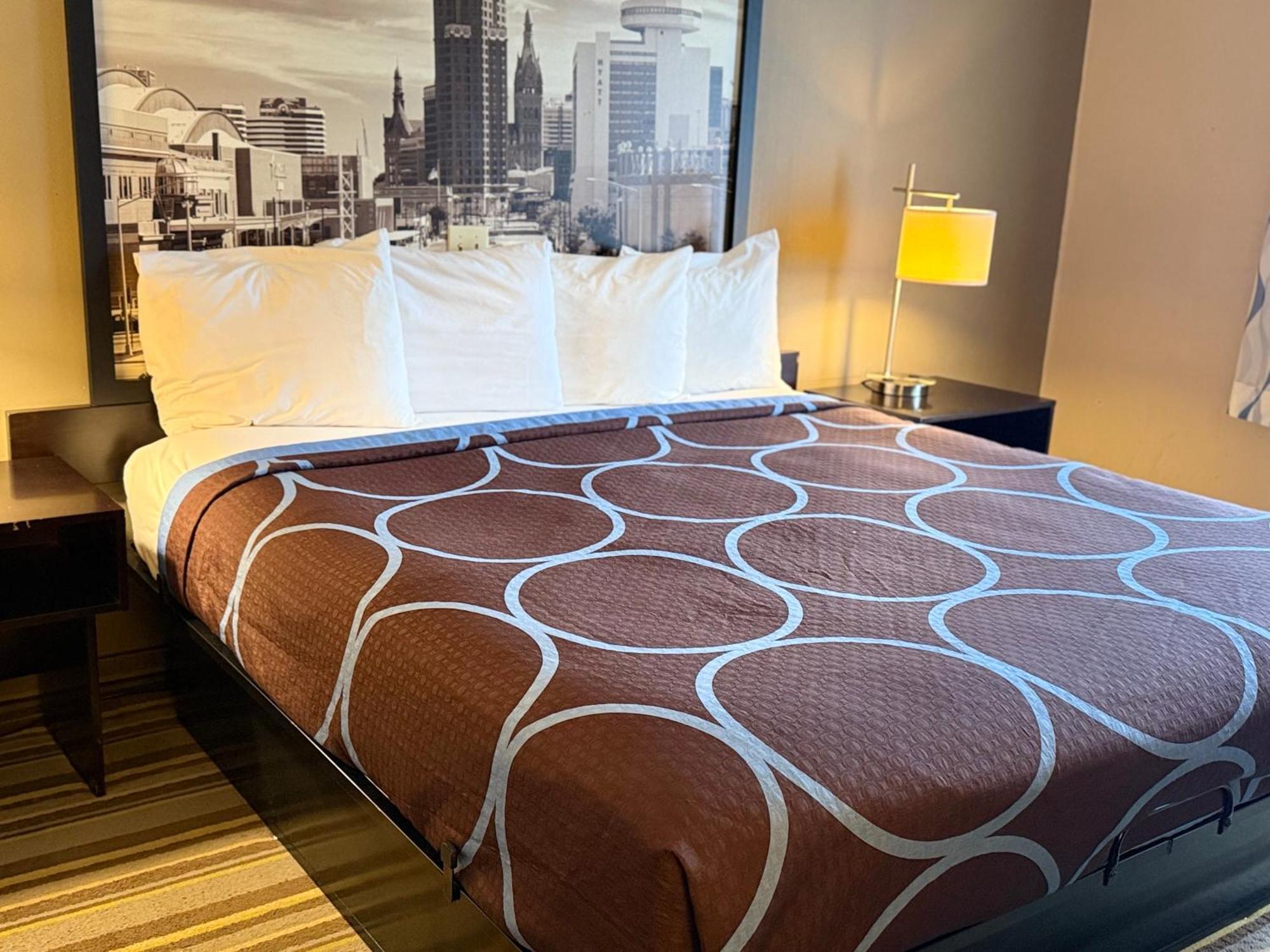 Delavan Inn And Suites מראה חיצוני תמונה